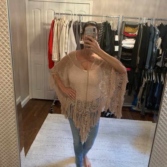 Tops - Amazing crochet poncho